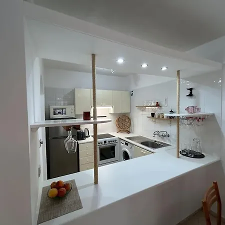 Seaview With Garden & Pool Apartment