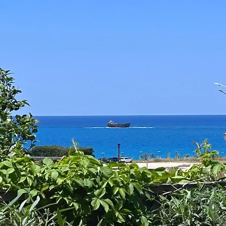 Lägenhet Seaview With Garden & Pool