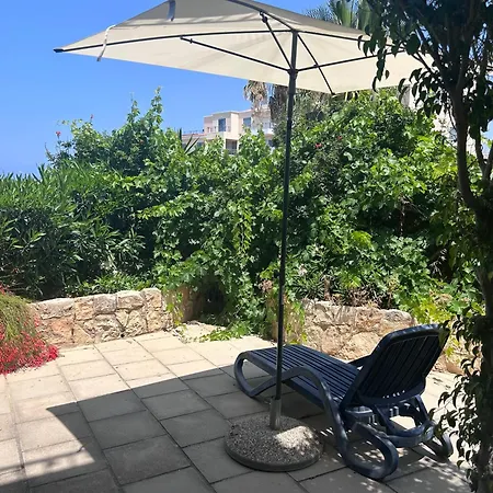 Seaview With Garden & Pool Lägenhet Paphos
