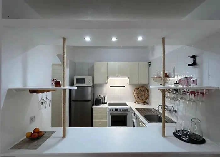 Seaview With Garden & Pool Daire *