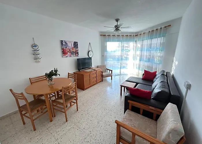 Seaview With Garden & Pool Daire