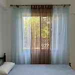 아파트 Seaview With Garden & Pool