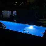 아파트 Seaview With Garden & Pool 파포스